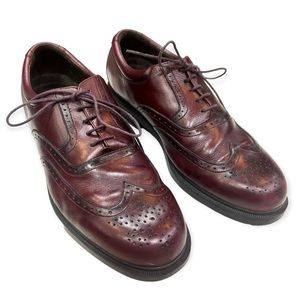Rockport "Total Motion" feather weight tie top wingtip dress shoe